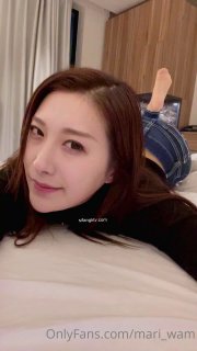 气质御姐范妹子,白色丝袜搔首弄姿热舞